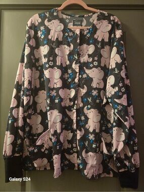 Butter-soft Elephant Print Scrub Jacket